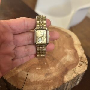 Vintage Benrus Ladies Watch Gold Tone